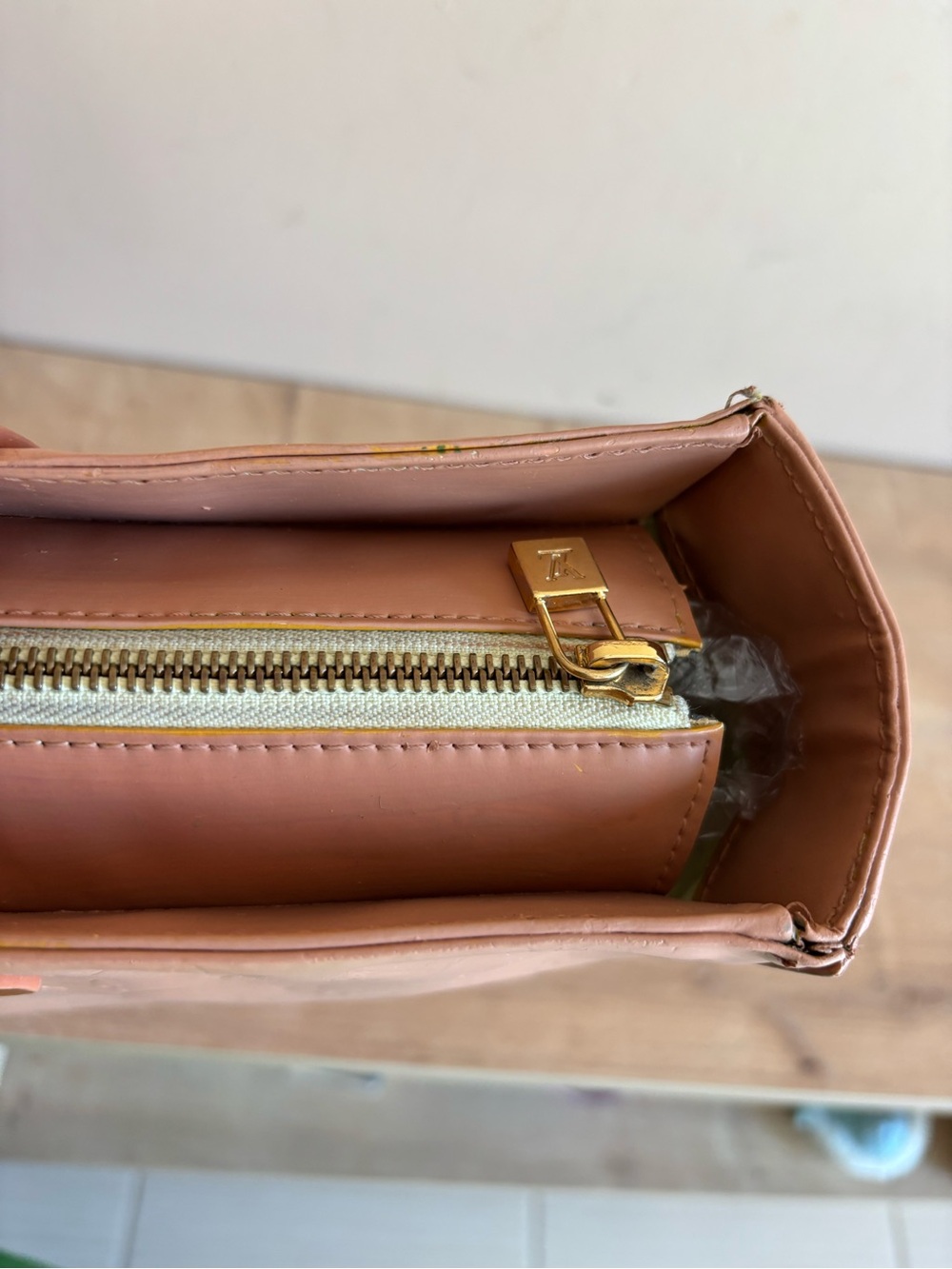 Authentic Louis Vuitton vernis shoulder bag - Picture 9 of 12